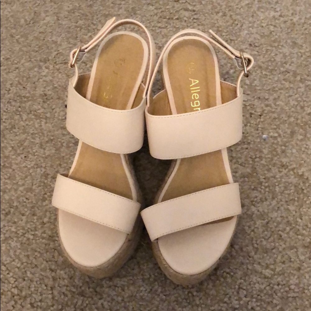 Allegra K cute white wedges (sandals) size 6:5